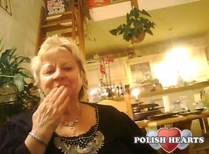 Jestem samotna ,wesola ,szczera i usmiechnieta polka poszukujaca szczerego i uczciwego pana.Jestem urodzona we Francji ale pochodzenia polskiego.Pragne poznac kogos do wspolnego zycia.